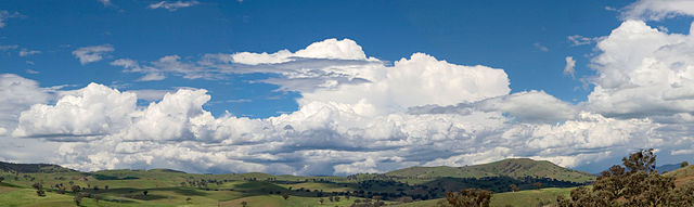 640px-Cumulus_clouds_panorama