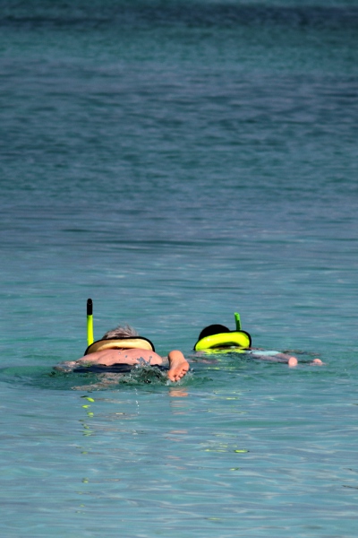 SteelyKid learning to snorkel from Grandpa.