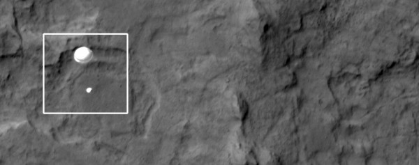 Mars HiRise photographs MSL on the way down