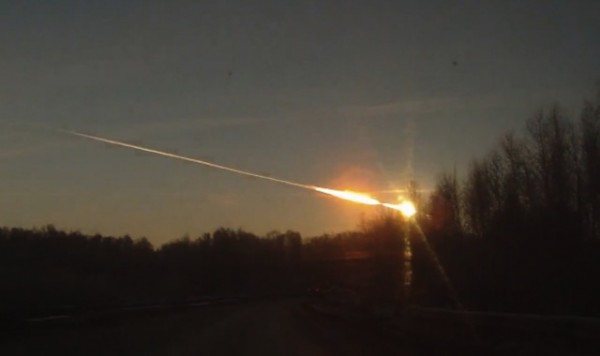 Image via: http://www.zingzoo.com/2013/02/15/falling-meteor-injures-thousands/