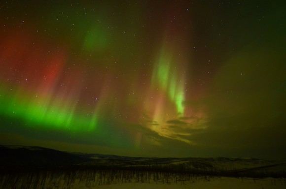 Image credit: aurorae from Alaska, via http://www.akademifantasia.org/top-everything/aurora-around-the-world/.