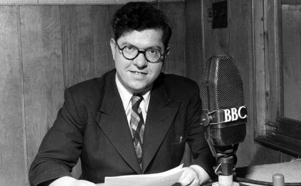Fred Hoyle presenting a radio series, The Nature of the Universe, in 1950. Image credit: BBC.