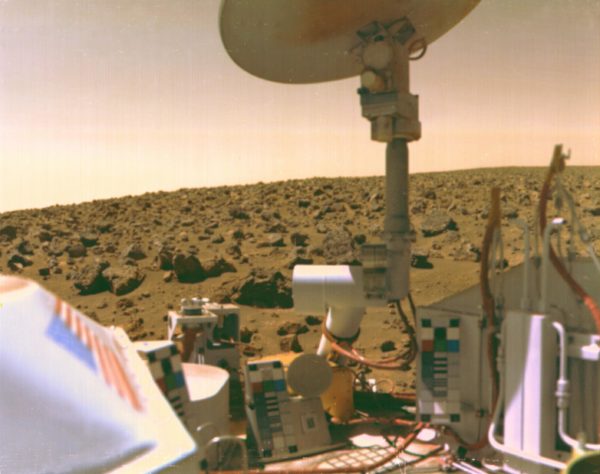 The Viking 2 lander on the Martian surface. Image credit: NASA.