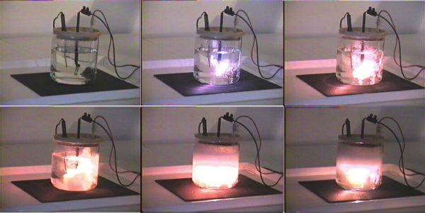 A device designed to simulate a working cold fusion reaction, but that was in fact a deliberate deception. Image credit: Juan-Louis Naudin, 2003.