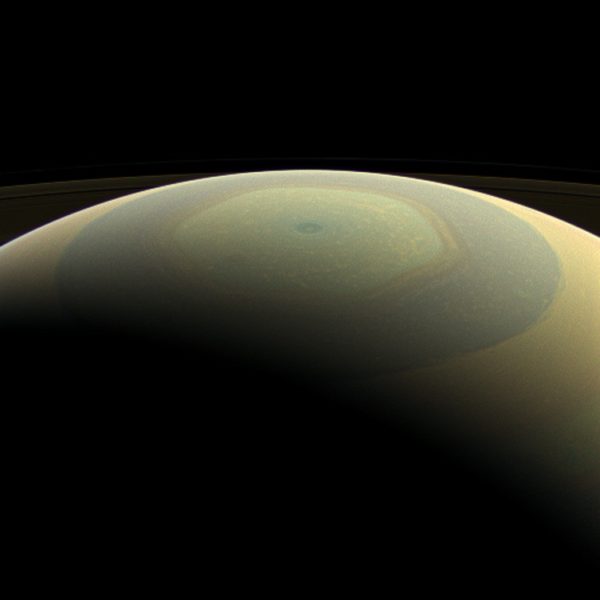 As Saturn approaches solstice in its orbit, the yellows are expected to intensify, but the hexagon should remain unchanged in structure. Image credit: NASA / JPL-Caltech / Space Science Institute.