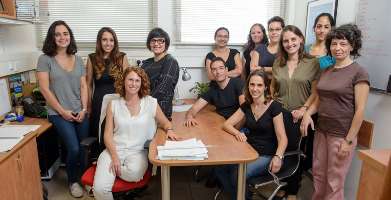 Prof. Yardena Samuels (front left, in white) and her group. Drs. Rand Arafeh and Nouar Qutob (standing right and left of Samuels, respectively) led the study